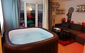 Joli appartement coquet disposant d'un jaccuzi spa proche centre ville